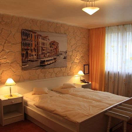 Hotel Die Post Offenbach am Main Pokoj fotografie