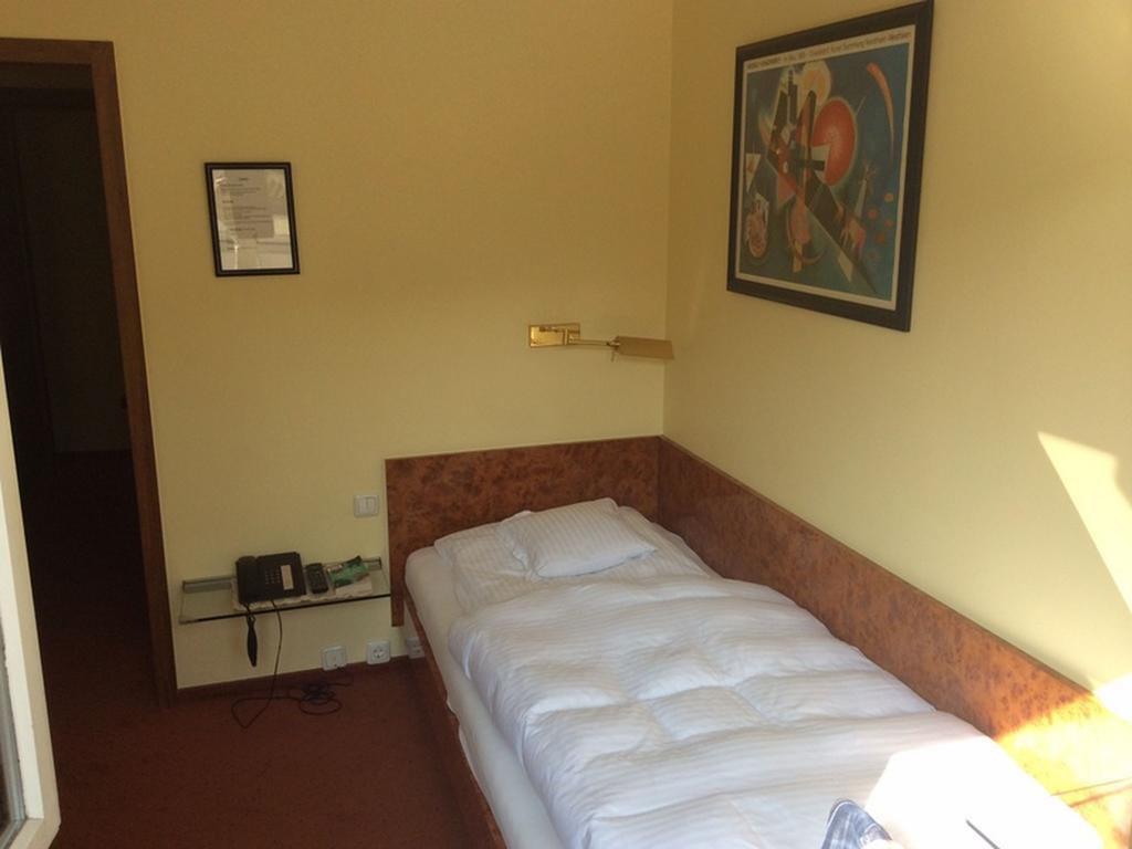 Hotel Die Post Offenbach am Main Pokoj fotografie